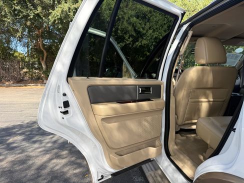 Used 2014 Ford Expedition XLT w/ Equipment Group 201A RWD image 30