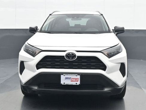 Used 2020 Toyota RAV4 LE image 1