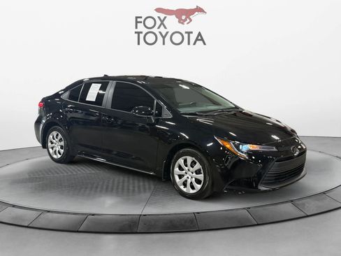 Used 2025 Toyota Corolla LE FWD image 8