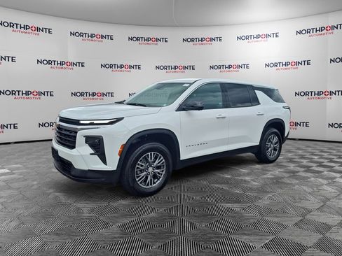 Used 2024 Chevrolet Traverse LS image 2