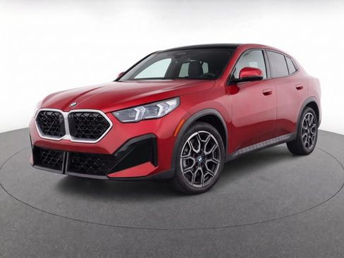 Used 2026 BMW X2 xDrive28i AWD/4WD image 2