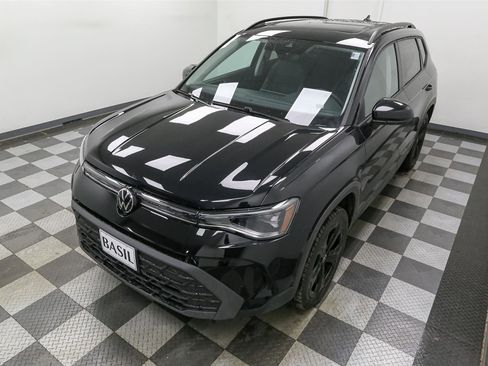 New 2025 Volkswagen Taos SE image 7