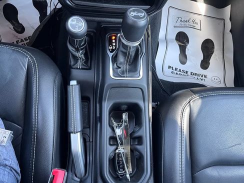 Used 2019 Jeep Wrangler Unlimited Sahara AWD/4WD image 19