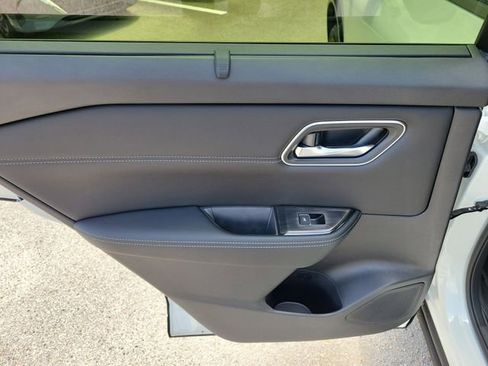 New 2026 Nissan Rogue Platinum w/ Tech Package AWD/4WD image 9