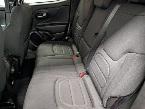 Used 2022 Jeep Renegade Latitude w/ Convenience Group AWD/4WD image 11