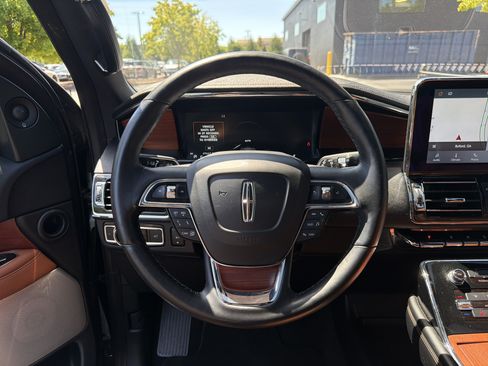 Used 2020 Lincoln Navigator Reserve w/ Luxury Package AWD/4WD image 11