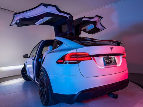 Used 2022 Tesla Model X AWD/4WD image 4