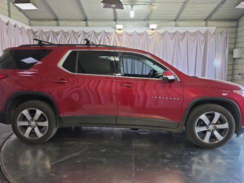 Used 2021 Chevrolet Traverse LT w/ LT Premium Package AWD/4WD image 9