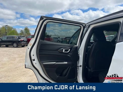 Used 2025 Jeep Compass Trailhawk AWD/4WD image 30
