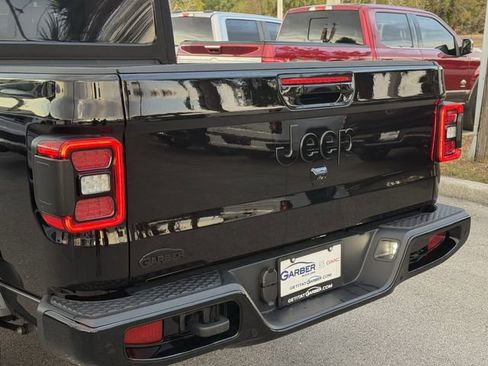 Used 2021 Jeep Gladiator Overland image 11