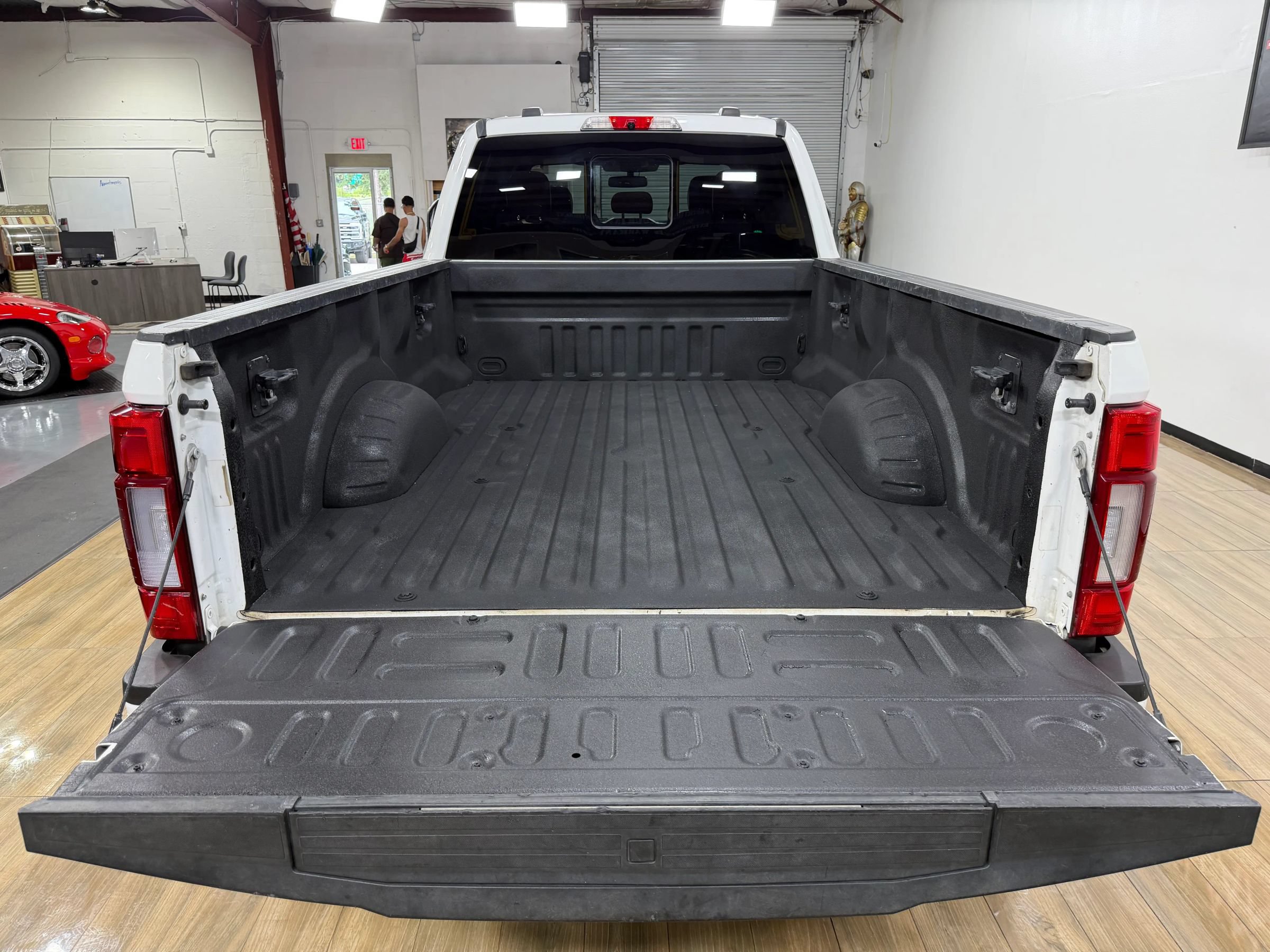 Used 2022 Ford F350 Platinum w/ FX4 Off-Road Package AWD/4WD image 9