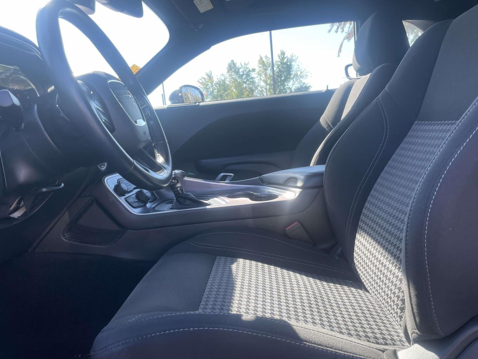 Used 2020 Dodge Challenger SXT w/ Driver Convenience Group RWD image 9
