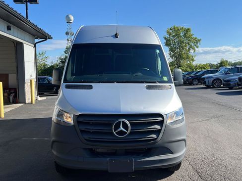 Used 2023 Mercedes-Benz Sprinter 2500 image 3