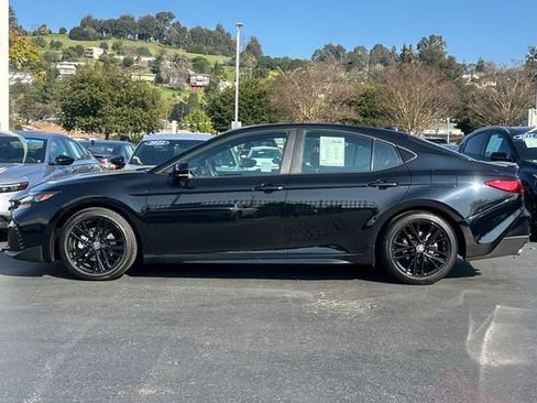 Used 2025 Toyota Camry SE image 6