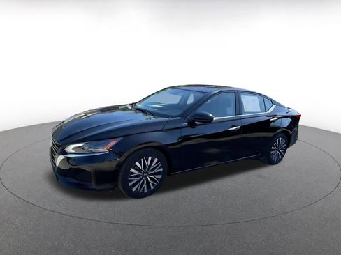 Used 2025 Nissan Altima 2.5 SV image 8