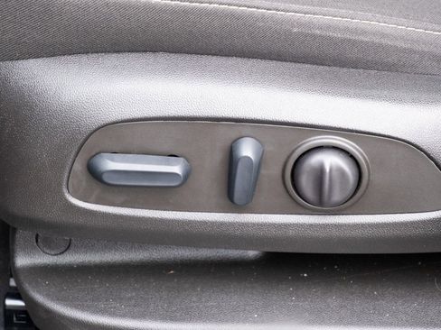 Used 2022 GMC Acadia SLE image 12