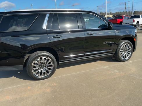 Used 2023 GMC Yukon Denali Ultimate image 9