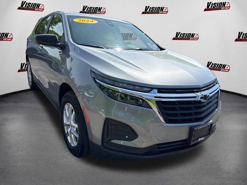Used 2024 Chevrolet Equinox LS w/ LS Convenience Package FWD image 3