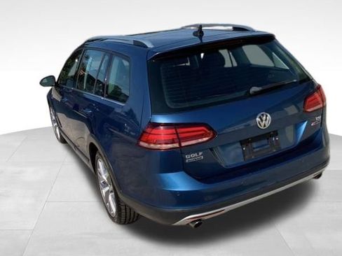 Used 2018 Volkswagen Golf Alltrack SE image 3