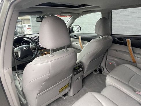 Used 2010 Toyota Highlander Limited image 26
