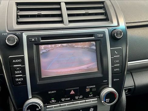 Used 2014 Toyota Camry SE w/ Moonroof Package FWD image 13