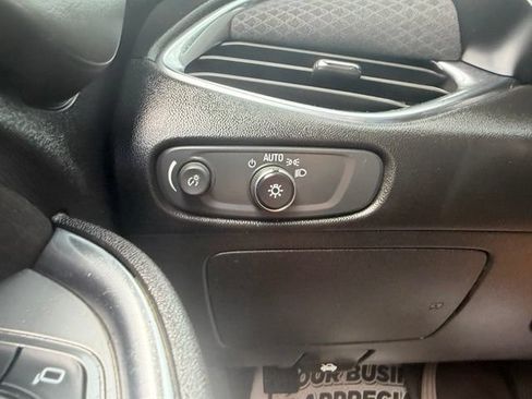 Used 2020 Chevrolet Malibu LT FWD image 14