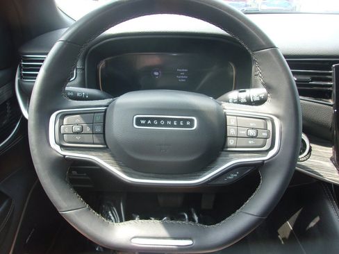 Used 2024 Jeep Wagoneer Series III w/ Flexible Seating Group AWD/4WD image 10