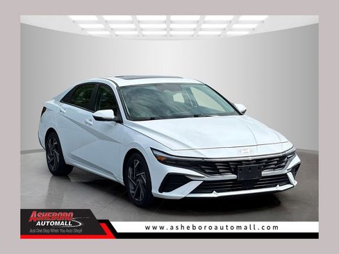 Used 2025 Hyundai Elantra Limited FWD image 1