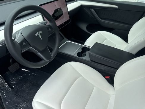 Used 2023 Tesla Model Y Long Range AWD/4WD image 10