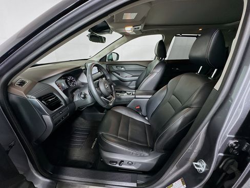 Used 2023 Nissan Rogue SL w/ SL Premium Package image 13