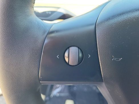 Used 2022 Tesla Model Y Long Range AWD/4WD image 19