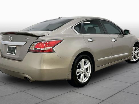 Used 2015 Nissan Altima 2.5 SV w/ Convenience Package FWD image 12