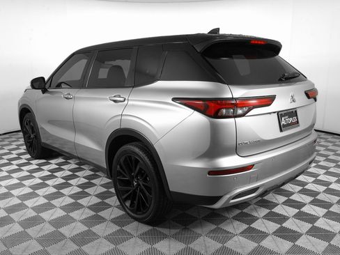 Used 2023 Mitsubishi Outlander SE image 7