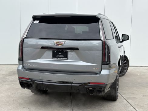 Used 2025 Cadillac Escalade V AWD/4WD image 6