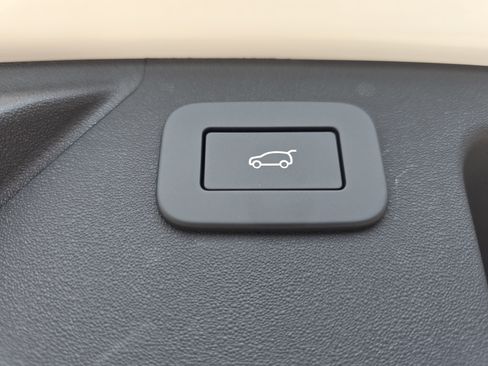 New 2026 Land Rover Discovery Sport Landmark AWD/4WD image 13