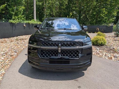 Used 2025 Lincoln Navigator Reserve w/ Jet Appearance Package AWD/4WD image 7