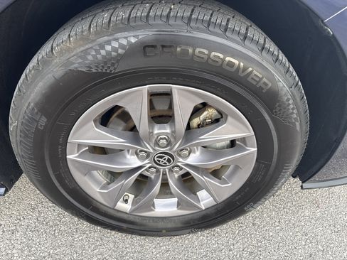 Certified 2024 Toyota Sienna XLE image 27