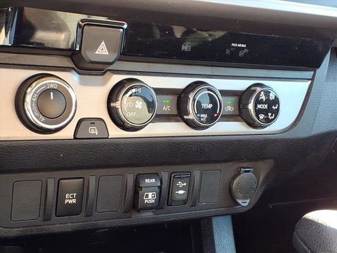 Used 2018 Toyota Tacoma SR image 14