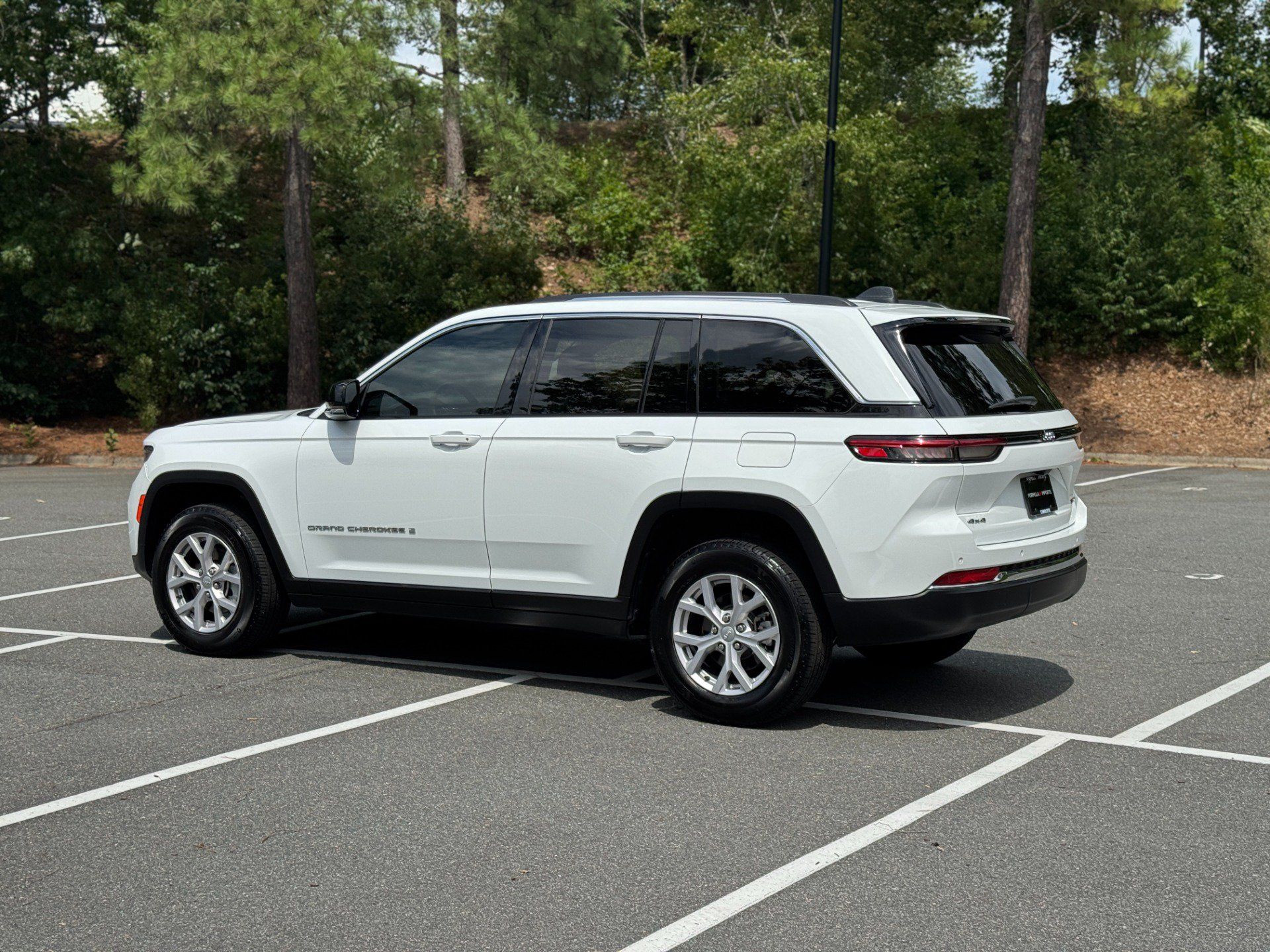 Used 2022 Jeep Grand Cherokee Limited AWD/4WD image 7
