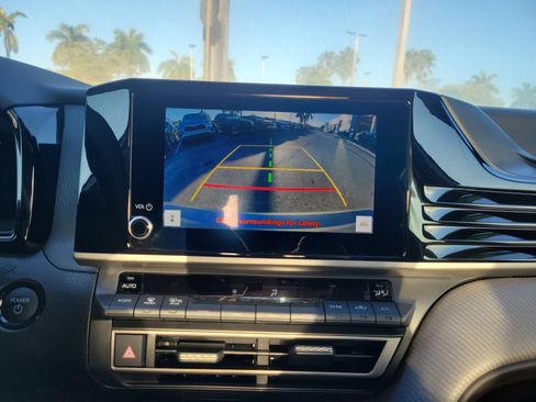 Used 2025 Toyota Camry SE image 22