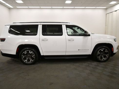 Used 2024 Jeep Wagoneer L Series III w/ Flexible Seating Group AWD/4WD image 9