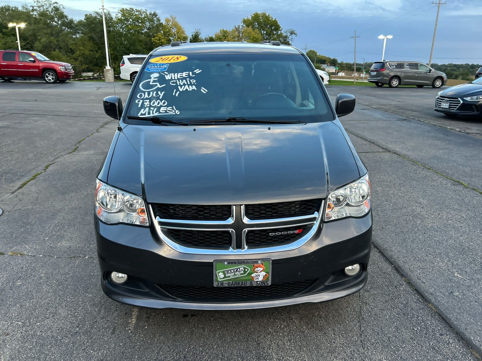Used 2018 Dodge Grand Caravan SXT FWD image 2