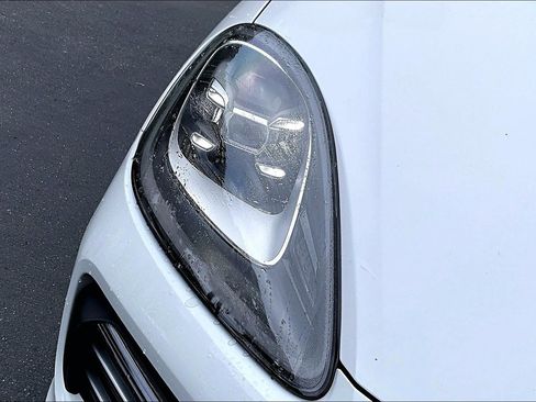 Used 2022 Porsche Cayenne Platinum Edition image 30