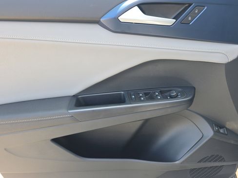 Used 2024 Volkswagen Taos SE image 22