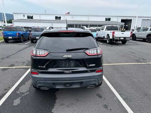 Used 2019 Jeep Cherokee Latitude Plus w/ Cold Weather Group AWD/4WD image 4