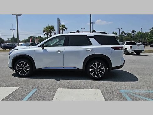 New 2026 Nissan Pathfinder Platinum FWD image 24
