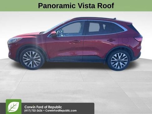 Used 2020 Ford Escape Titanium image 4