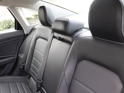 Used 2022 Volkswagen Jetta SE w/ Panoramic Sunroof Package image 16