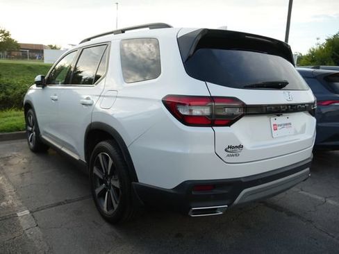 Used 2025 Honda Pilot Elite image 4