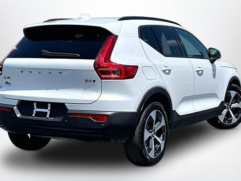Used 2023 Volvo XC40 B5 Plus AWD/4WD image 6